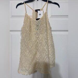 NWT GiGiO  Women's Cream flow hem top size S